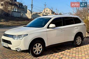 Внедорожник / Кроссовер Mitsubishi Outlander 2012 в 