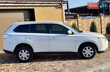Внедорожник / Кроссовер Mitsubishi Outlander 2012 в 
