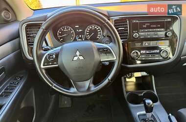 Внедорожник / Кроссовер Mitsubishi Outlander 2012 в 