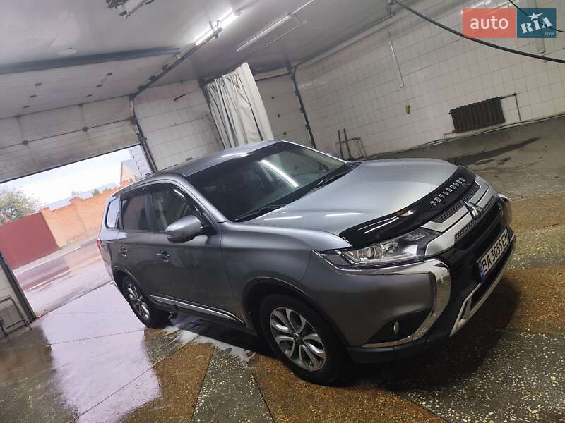 Mitsubishi Outlander 2021