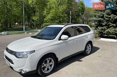 Внедорожник / Кроссовер Mitsubishi Outlander 2013 в 