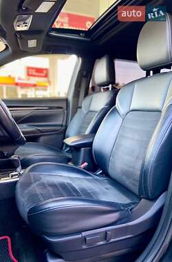 Внедорожник / Кроссовер Mitsubishi Outlander 2018 в 