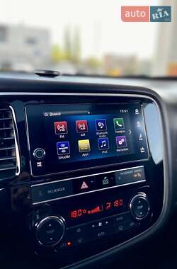 Внедорожник / Кроссовер Mitsubishi Outlander 2018 в 