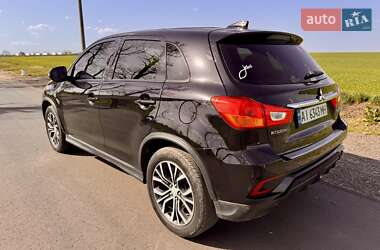 Внедорожник / Кроссовер Mitsubishi Outlander 2017 в 