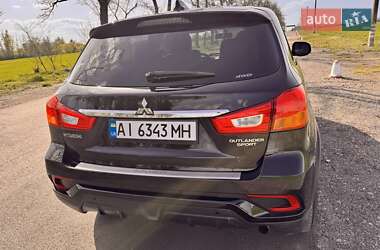 Внедорожник / Кроссовер Mitsubishi Outlander 2017 в 