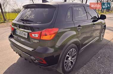 Внедорожник / Кроссовер Mitsubishi Outlander 2017 в 