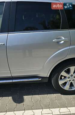 Внедорожник / Кроссовер Mitsubishi Outlander 2010 в 