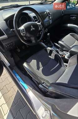 Внедорожник / Кроссовер Mitsubishi Outlander 2010 в 
