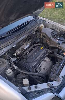 Внедорожник / Кроссовер Mitsubishi Outlander 2003 в 