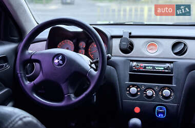 Внедорожник / Кроссовер Mitsubishi Outlander 2003 в 