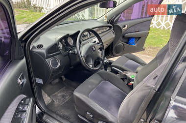 Позашляховик / Кросовер Mitsubishi Outlander 2003 в 