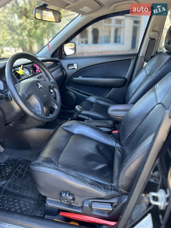 Внедорожник / Кроссовер Mitsubishi Outlander 2008 в Вараше