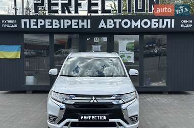 Позашляховик / Кросовер Mitsubishi Outlander 2021 в 