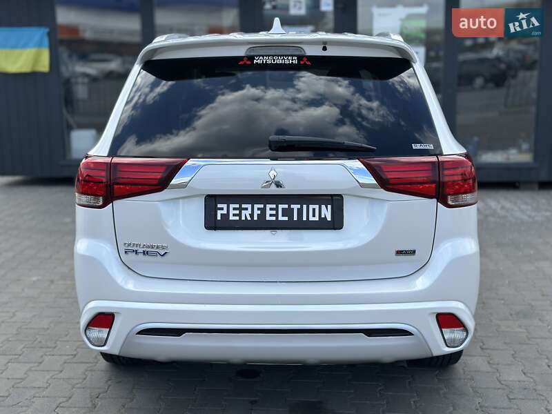 Позашляховик / Кросовер Mitsubishi Outlander 2021 в Чернівцях