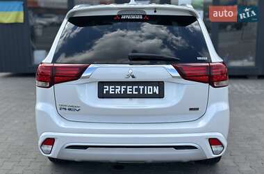 Позашляховик / Кросовер Mitsubishi Outlander 2021 в 