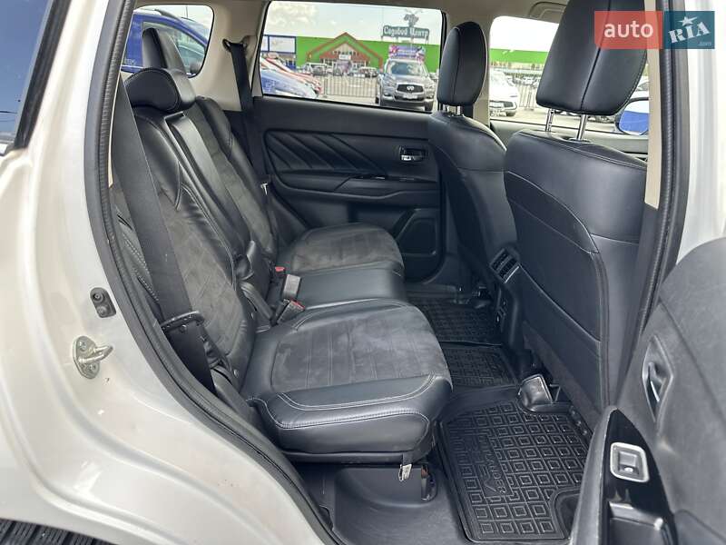 Позашляховик / Кросовер Mitsubishi Outlander 2021 в Чернівцях