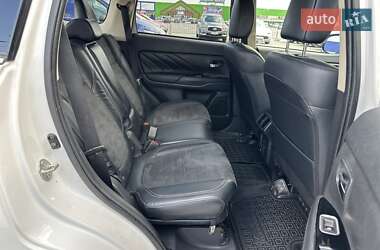 Позашляховик / Кросовер Mitsubishi Outlander 2021 в 