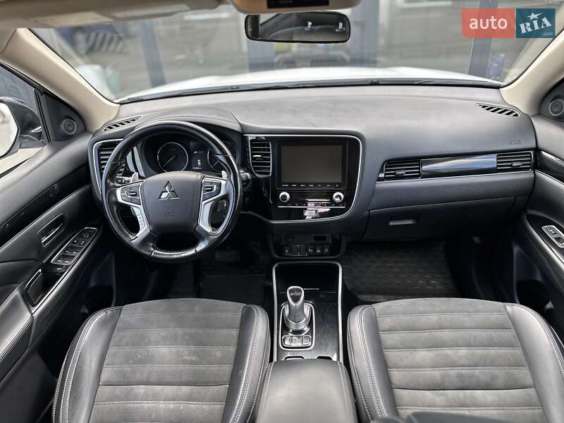 Позашляховик / Кросовер Mitsubishi Outlander 2021 в Чернівцях