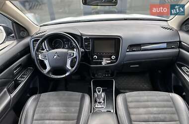 Позашляховик / Кросовер Mitsubishi Outlander 2021 в 
