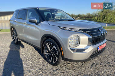 Позашляховик / Кросовер Mitsubishi Outlander 2022 в 