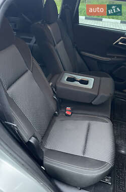 Позашляховик / Кросовер Mitsubishi Outlander 2022 в 