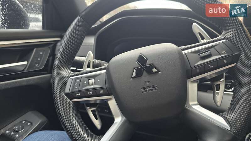 Позашляховик / Кросовер Mitsubishi Outlander 2023 в Кривому Розі