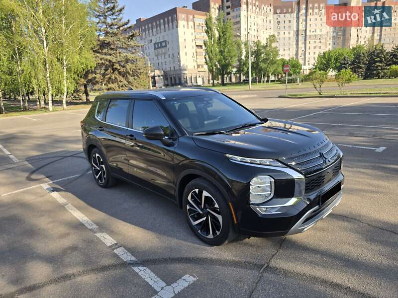 Позашляховик / Кросовер Mitsubishi Outlander 2023 в Кривому Розі