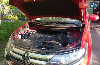 Внедорожник / Кроссовер Mitsubishi Outlander 2015 в Киеве