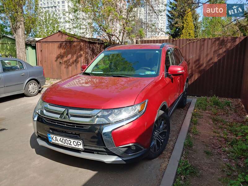 Позашляховик / Кросовер Mitsubishi Outlander 2015 в Києві