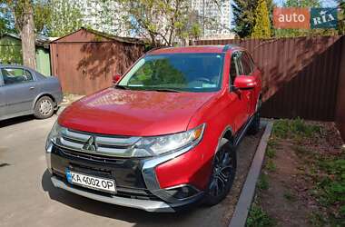 Позашляховик / Кросовер Mitsubishi Outlander 2015 в 