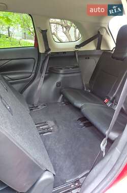 Внедорожник / Кроссовер Mitsubishi Outlander 2015 в Киеве