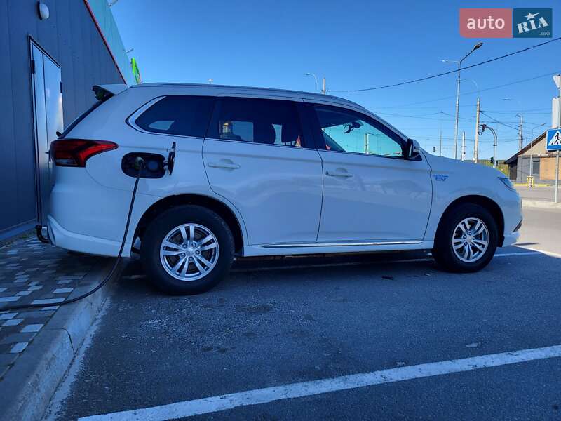 Позашляховик / Кросовер Mitsubishi Outlander 2019 в Ірпені