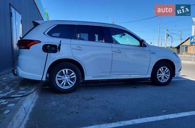 Внедорожник / Кроссовер Mitsubishi Outlander 2019 в 