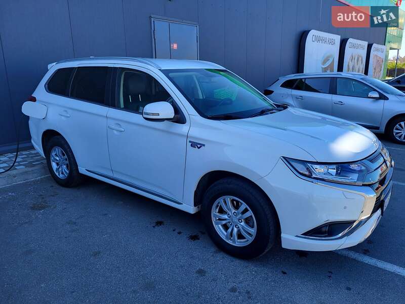 Позашляховик / Кросовер Mitsubishi Outlander 2019 в Ірпені