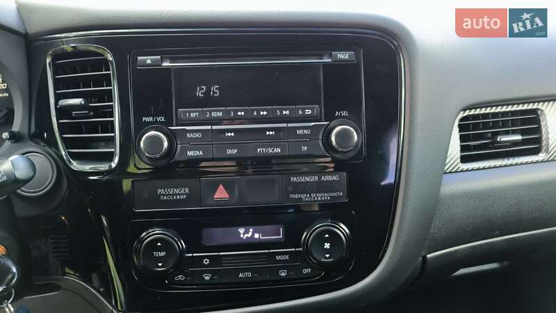 Позашляховик / Кросовер Mitsubishi Outlander 2015 в Царичанці