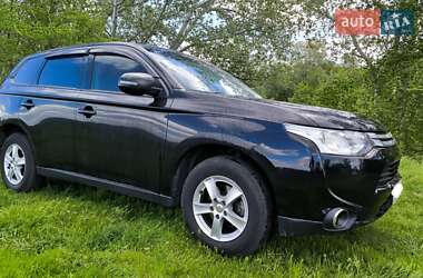 Внедорожник / Кроссовер Mitsubishi Outlander 2015 в Царичанке