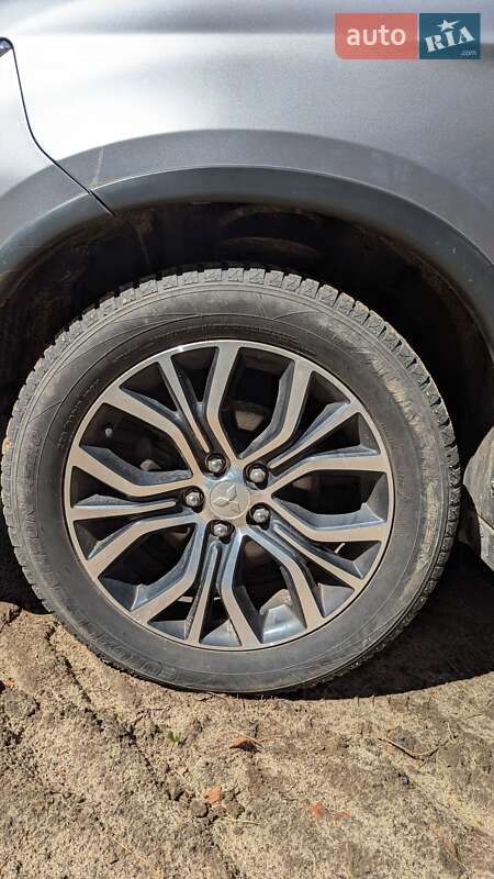 Позашляховик / Кросовер Mitsubishi Outlander 2018 в Чернігові