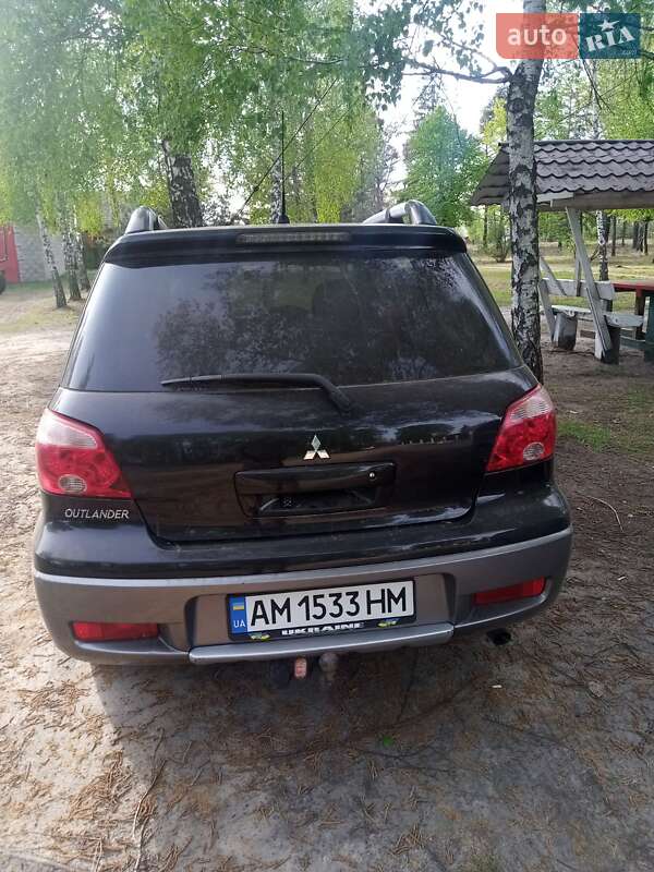 Позашляховик / Кросовер Mitsubishi Outlander 2005 в Дубровиці
