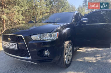 Внедорожник / Кроссовер Mitsubishi Outlander 2011 в 