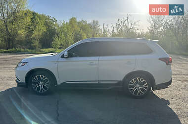 Позашляховик / Кросовер Mitsubishi Outlander 2017 в 