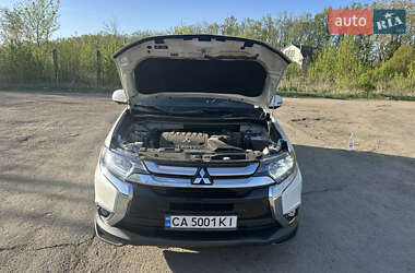 Позашляховик / Кросовер Mitsubishi Outlander 2017 в 