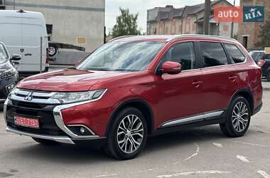 Внедорожник / Кроссовер Mitsubishi Outlander 2016 в Дубно