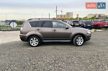 Внедорожник / Кроссовер Mitsubishi Outlander 2011 в 
