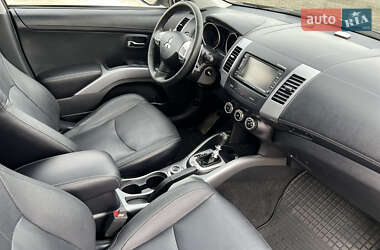 Внедорожник / Кроссовер Mitsubishi Outlander 2011 в 