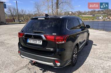 Внедорожник / Кроссовер Mitsubishi Outlander 2017 в 