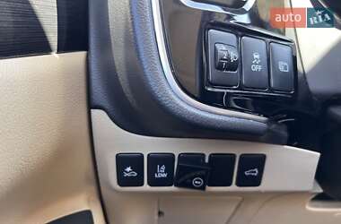 Внедорожник / Кроссовер Mitsubishi Outlander 2017 в 