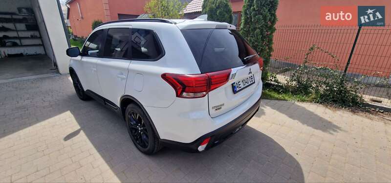 Внедорожник / Кроссовер Mitsubishi Outlander 2018 в Черновцах