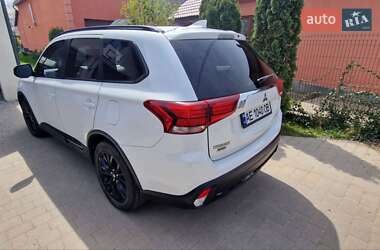 Позашляховик / Кросовер Mitsubishi Outlander 2018 в 