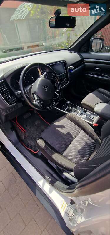 Внедорожник / Кроссовер Mitsubishi Outlander 2018 в Черновцах