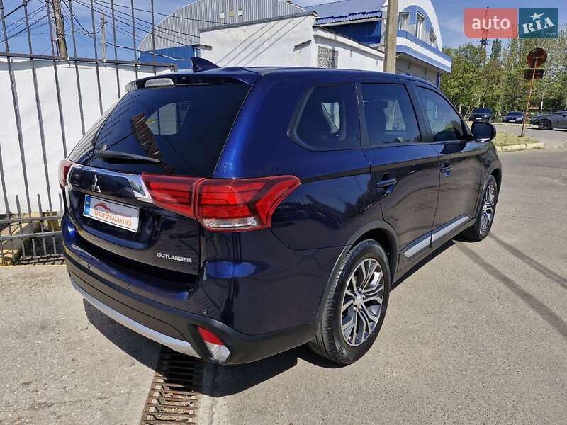 Позашляховик / Кросовер Mitsubishi Outlander 2017 в Миколаєві
